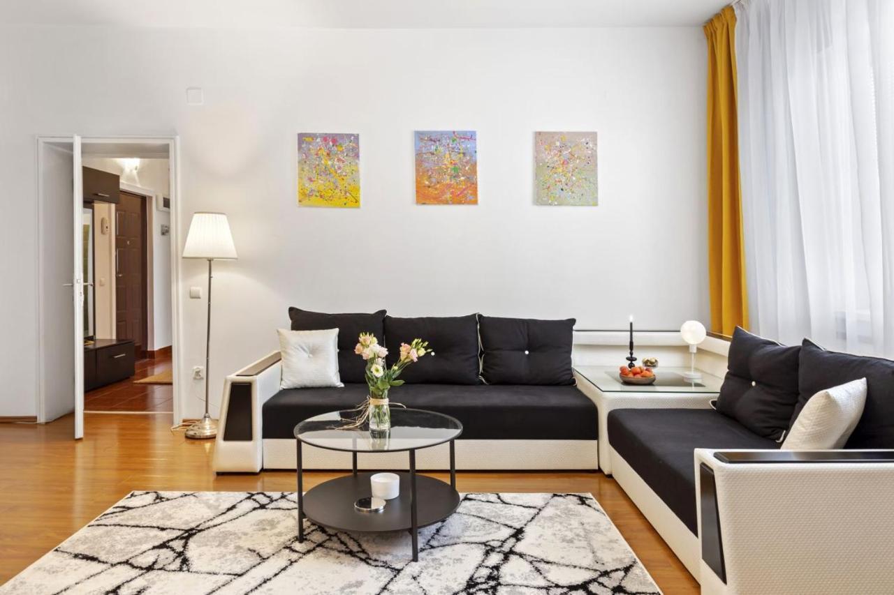 Grand View Apartment *